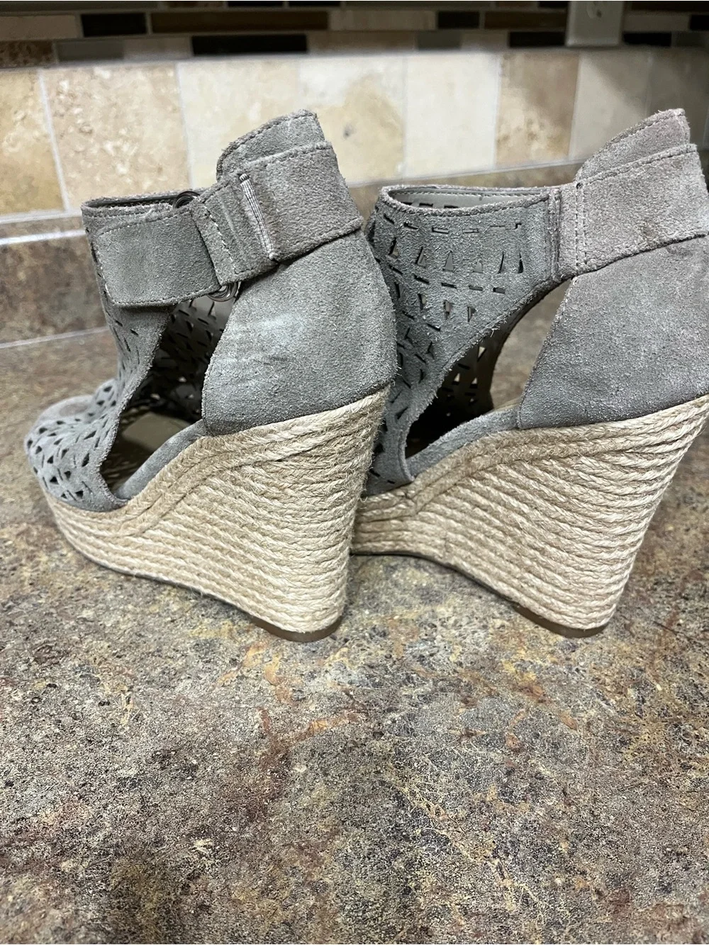 Marc Fisher Helina Suede Espadrille Wedge 6.5M Taupe Gray Laser Cut Boho